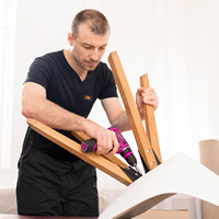 montage d'accessoires de maison